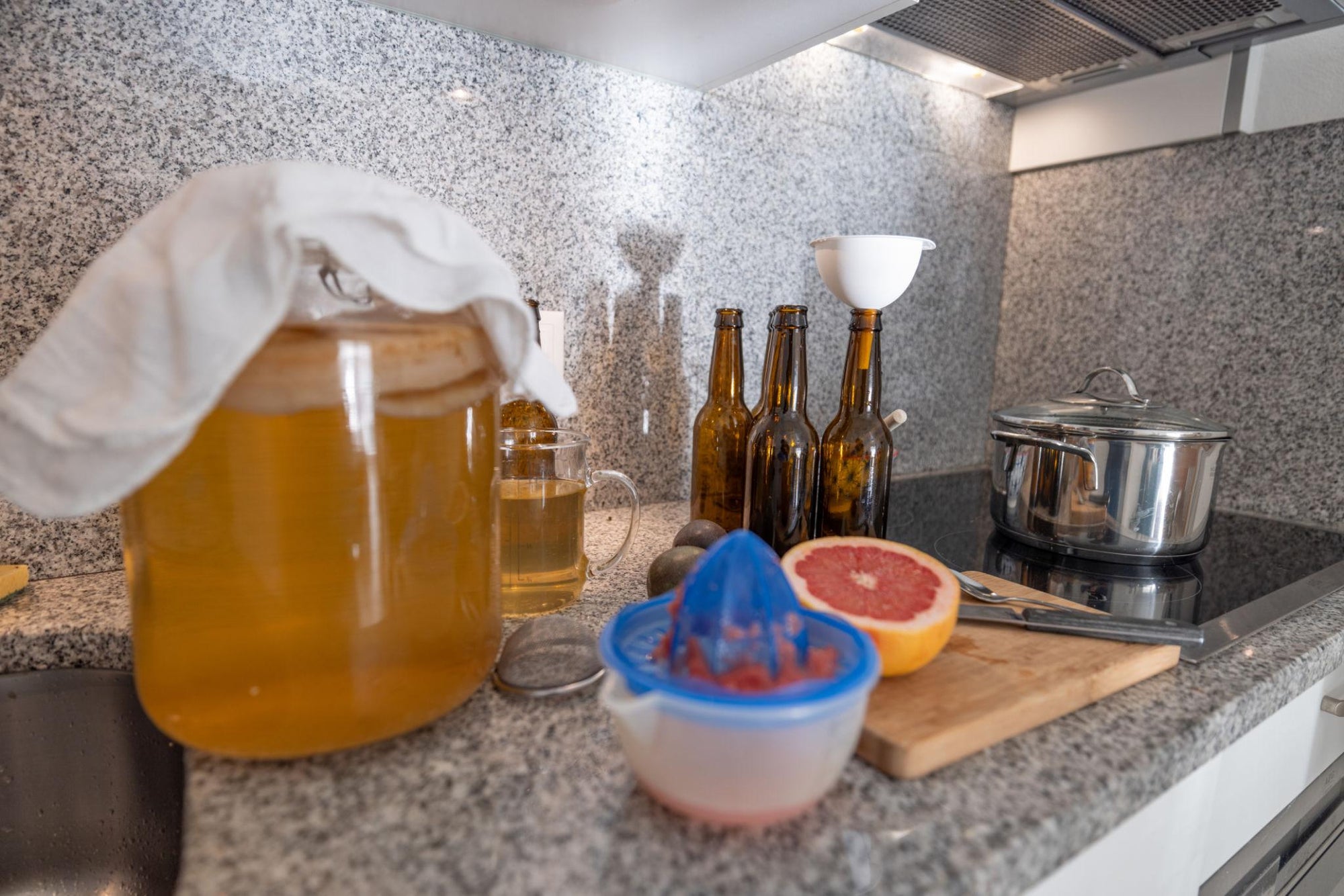 Kombucha Brewing Device vs Traditional Brewing: Which Is Better for Home Brewing?